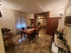 San Giovanni - zona Piscine- Ampio appartamento con terrazzo, cantina e garage - 3