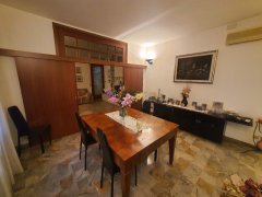 San Giovanni - zona Piscine- Ampio appartamento con terrazzo, cantina e garage - 4