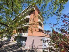 San Giovanni - zona Piscine- Ampio appartamento con terrazzo, cantina e garage - 1