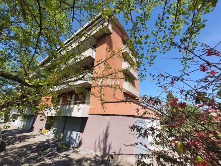 San Giovanni - zona Piscine- Ampio appartamento con terrazzo, cantina e garage